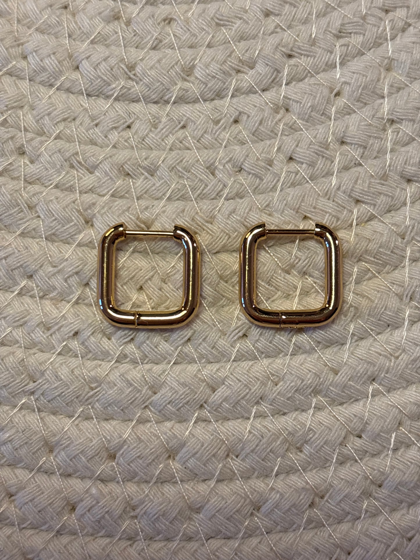 Créoles carrées dorées