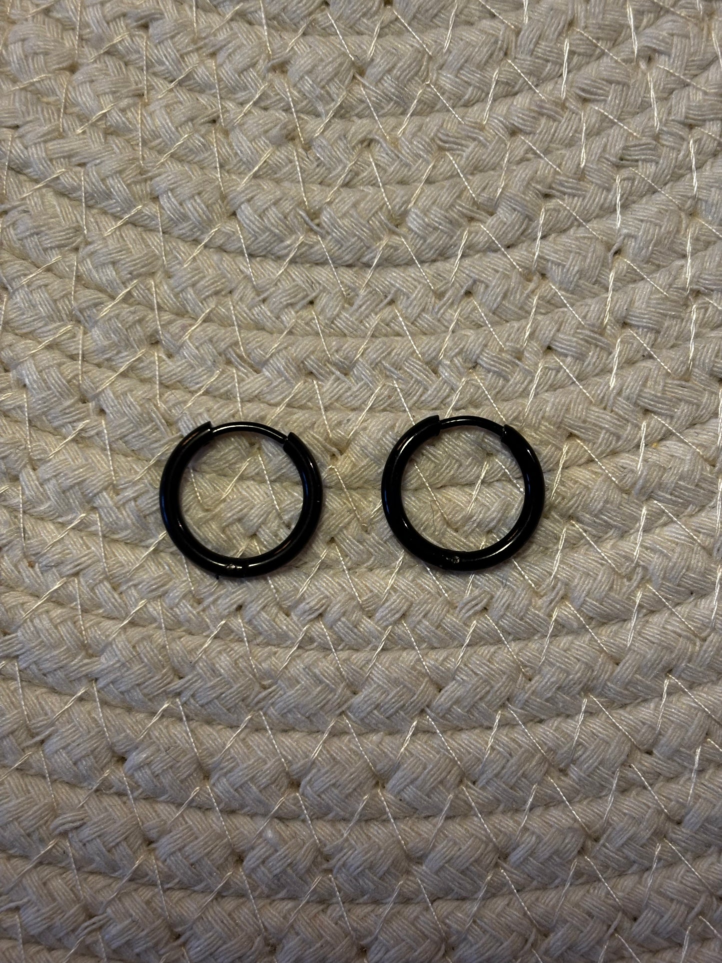 Créoles noires - 12mm